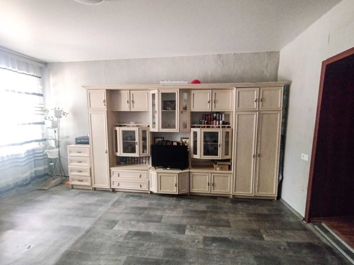 Продам 2 ух комнатную квартиру  на ул. Ульянова 24 (район  пр. Кирова) - фото 1