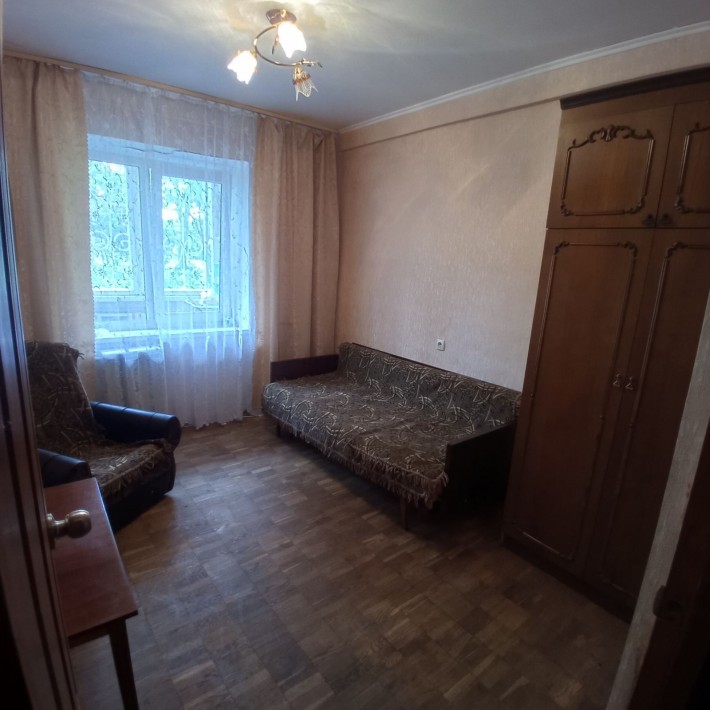 Кімната для  хлопця метро Лівобережна 10 хв пішки Шептицького вул - фото 1