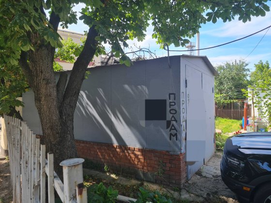 Продам гараж площадью 24 м2  находится во дворе жилого дома р-н ЮЖД Харьков
