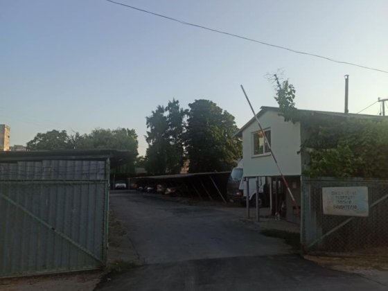 Продам, сдам  долгосрочно место на крытой автостоянке 7.5 Люстдорфской Одесса