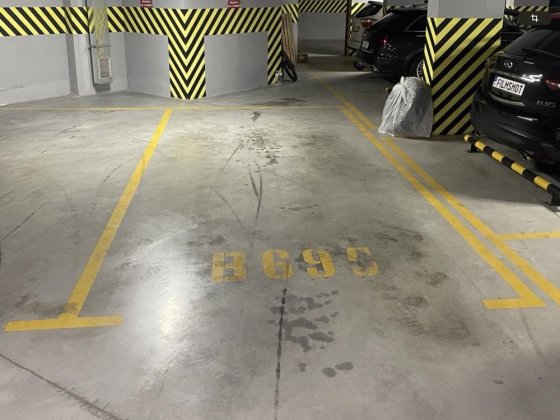 Паркомісце паркінг 44 Жемчужина, поруч 27 та 32 дуже велике та зручне Одесса