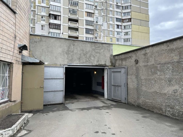 Підземний паркінг. Подземный паркинг Лаврухина Троєщина. Машиномісце. - фото 1