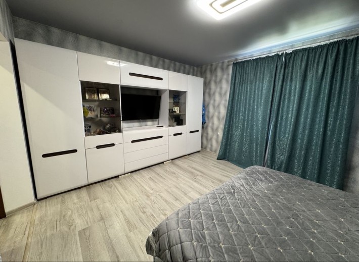 Продам двухкомнтаную квартиру с гаражом Є Відновлення - фото 1