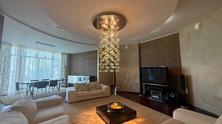 Продам 4 ком кв в ЖК Садовый, с новым ремонтом, между двумя парками - фото 1