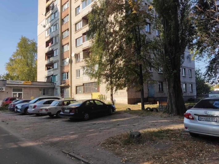 продам 4-х кімнатну квартиру 700 річчя Нарбутовская 277 - фото 1