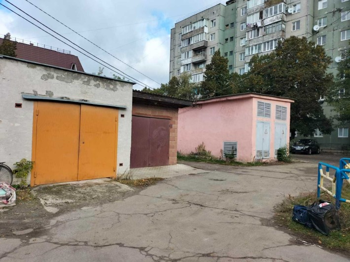 Продам гараж цегляний 4*6м в центі м. Костопіль разом з участком - фото 1