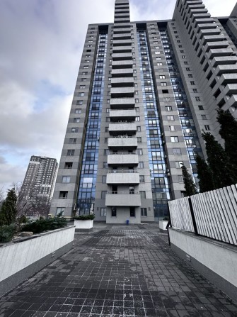 ПРОДАМ ! Квартира после строителей с готовым проектом - фото 1