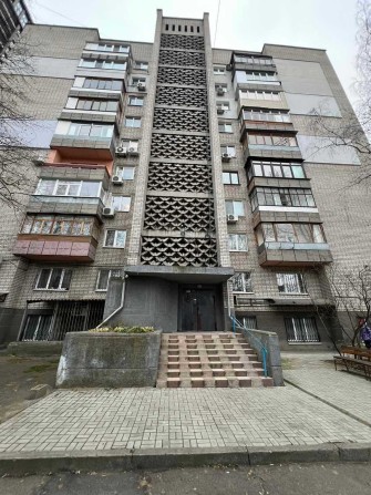 Продам 4-х квартиру , р-н парка Шевченко, жилое, закрытый двор. - фото 1