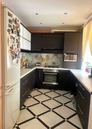 Продам 3 кімнатну квартиру в мікрорайоні Пирогово - фото 1