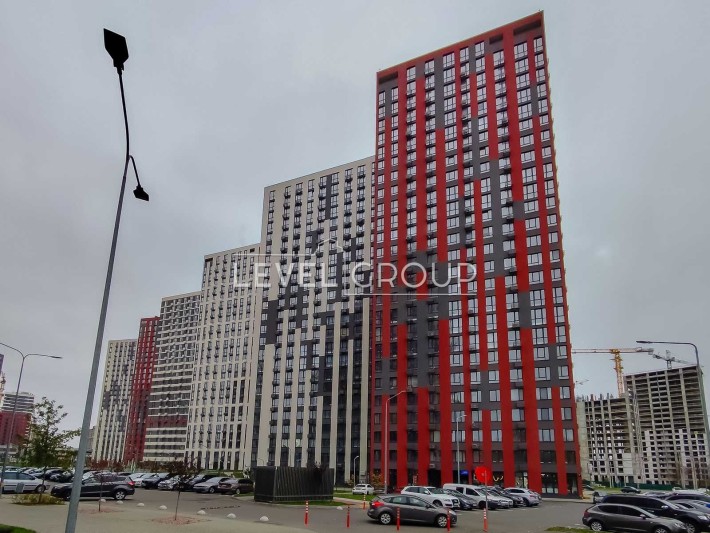 Продаж 1-к. квартири 43м2 з дизайн. ремонтом у ЖК "Варшавський Плюс" - фото 1