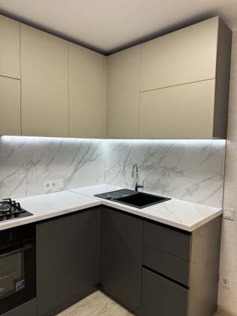 Продам 2х ком квартиру на Уральской / Центр - фото 1