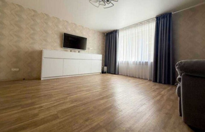 Продам 3 кімн. ЖМ Перемога-4 РЕМОНТ 83 м2 цегляний будинок - фото 1