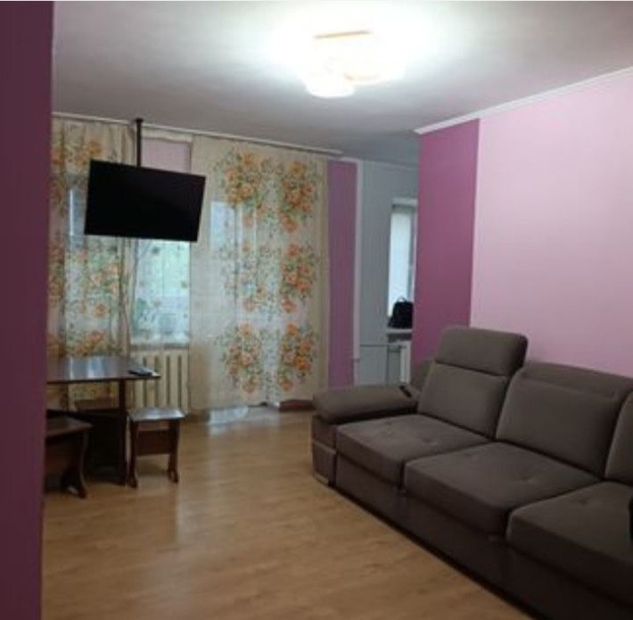 Продам 3 х кімнатну квартиру в центрі - фото 1
