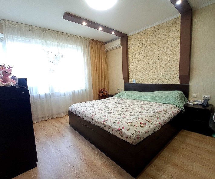 Продам чудову укомплектовану 2-х кімн кв-ру, 4/9, Центральна частина - фото 1