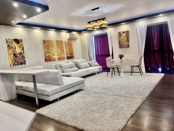 Чудова 4-х кімнатна квартира в Центрі . Запоріжжя