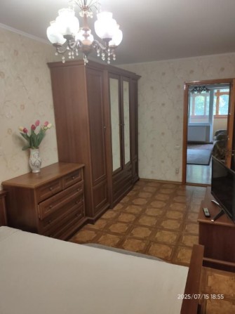 Продам 3-х комнатную квартиру  на Площади Победы от хозяина - фото 1