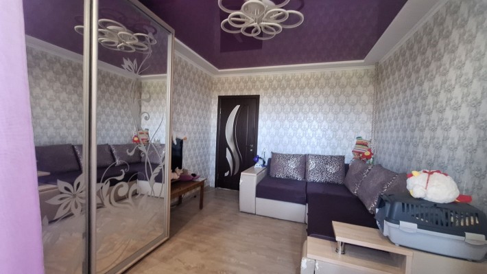 Продам 3 кім квартиру 4/9 з частковим ремонтом - фото 1