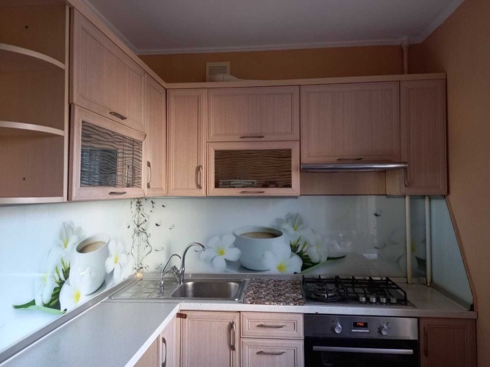 Продам трехкомнатную квартиру на Песках - фото 1