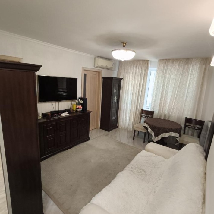 Продаю 3 ком кв Парковая 3/5 кирпич, ремонт, мебель, техника - фото 1