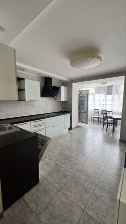 Зоопарковая Простора 2-кімнатна біля парку! 83,7 м² у чудовому районі! - фото 1