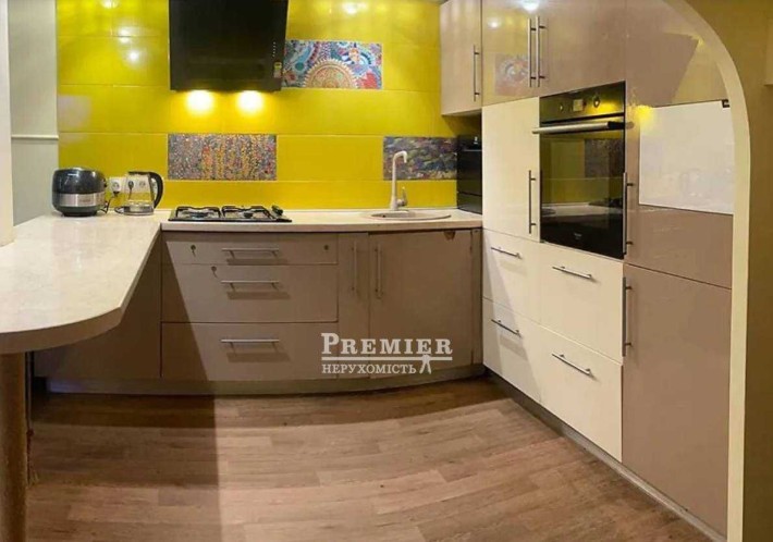 Дизайнерська двоповерхова квартира 56 м² з паркомісцем - фото 1