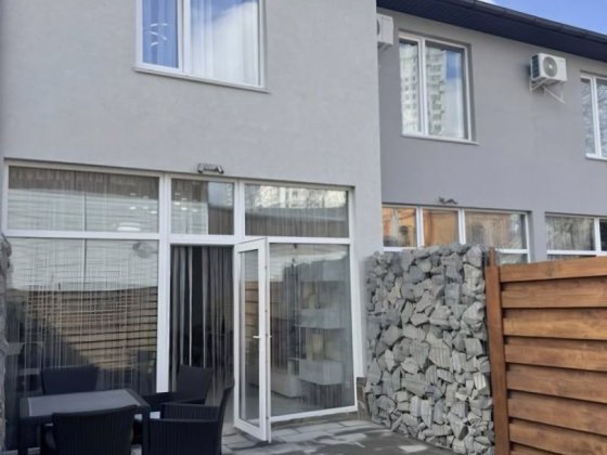 Здам Таунхаус поруч 300 метрів  м.Осокорки Киев