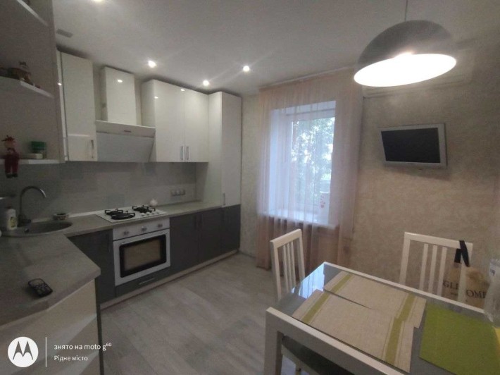 Продажа 2х-комнатной квартиры.  Металлургов, ул Портовая. С ремонтом - фото 1