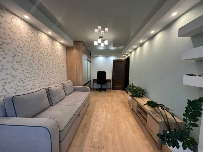 Продаж 2-кімнатної квартири по вулиці В.Великого з євроремонтом - фото 1