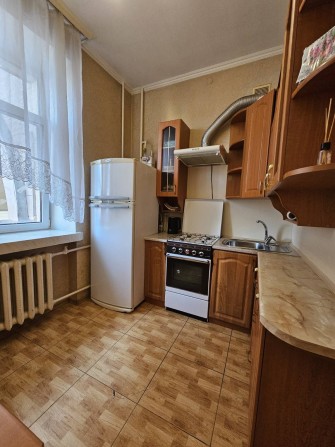 Продаю "сталинка" Соборная 2/5 47/30/8, раздельные комнаты - фото 1