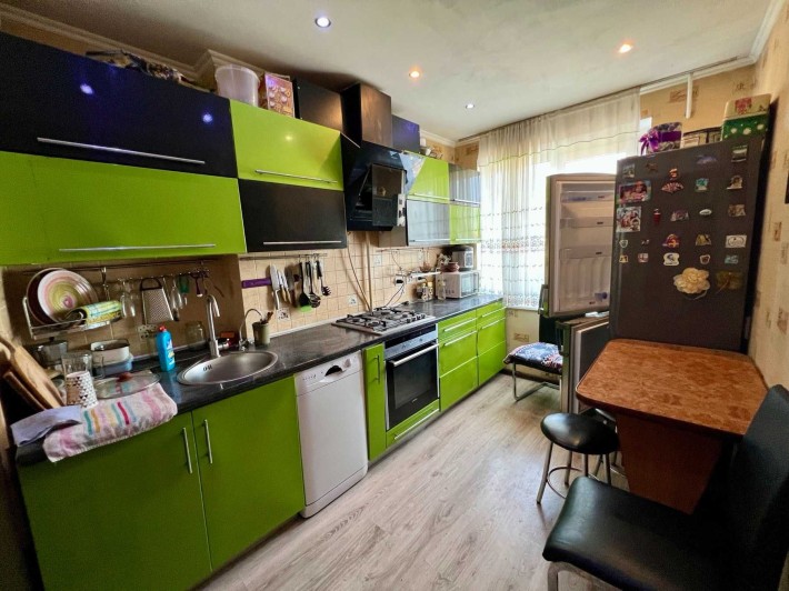 Продается 3-ком квартира ул.Космонавтов, с мебелью и техникой. Q - фото 1