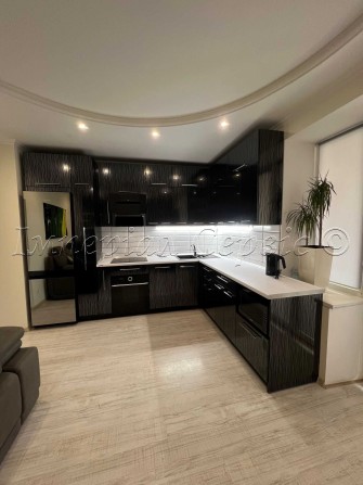 Продам 3 кімнатну квартиру по вул. Богдана Хмельницького - фото 1