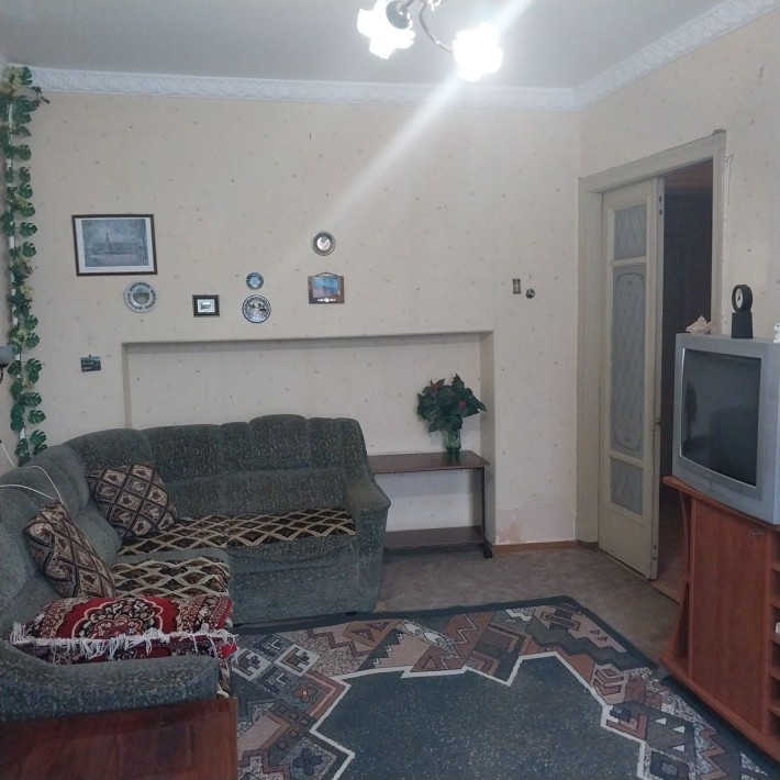 Продається 3 кімнатна квартира, район зуп ТЦ Україна, 2 поверх - фото 1
