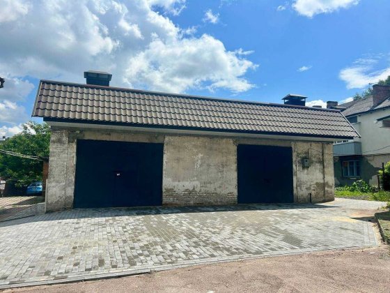 Оренда гаража 71.5 м² у Центрі з оглядовою ямою та санвузлом! Луцк