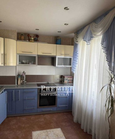 Продам 4 кімнатну квартиру.  Ремонт. 3 поверх. Сотовий проект. - фото 1