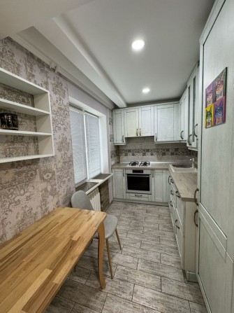 Продается укомплектованная 2-х комн. кв. в центре - фото 1