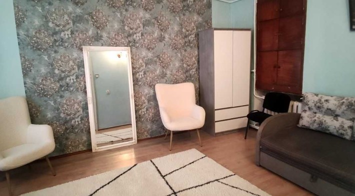 Продам НЕДОРОГО квартиру в центре - фото 1