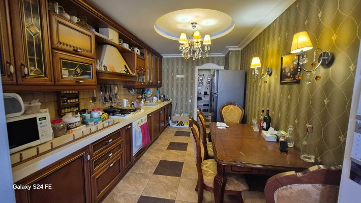 Продаж  3-к квартири з  якісним ремонтом з меблями та технікою - фото 1