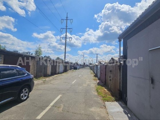 Оренда капітального гаражу в ГБК БОГАТИРСЬКИЙ по вул. Лугова 16 Киев