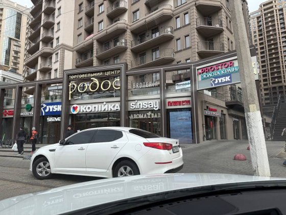 Аренда посуточно паркоместа в подземном паркинге  Аркадия,ЖК Родос