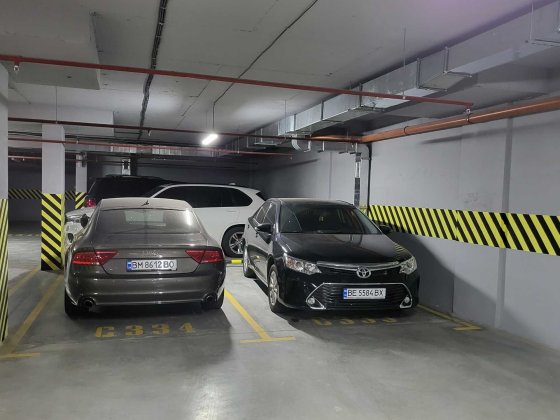 Здам свій паркінг и комірку. 2500гр доба від 100гр.На Каманіна 16а. Одесса