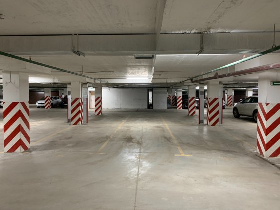 Оренда машиномісця з електричною зарядкою в паркінгу ЖК Сонячна Брама Киев