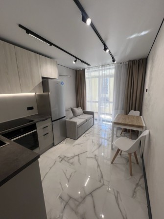 1-кімн.квартира з дизайнерським ремонтом в ЖК Шенген ціна 87500$. - фото 1