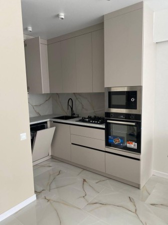 Продам квартиру  з ремонтом і меблями - фото 1