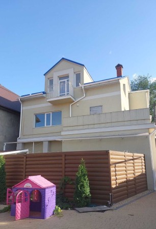 Простора 2-кімнатна квартира у малоквартирному будинку. Філатова - фото 1