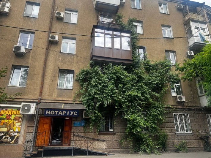Продам 2-х комнатную сталинку  , район Привоза - фото 1
