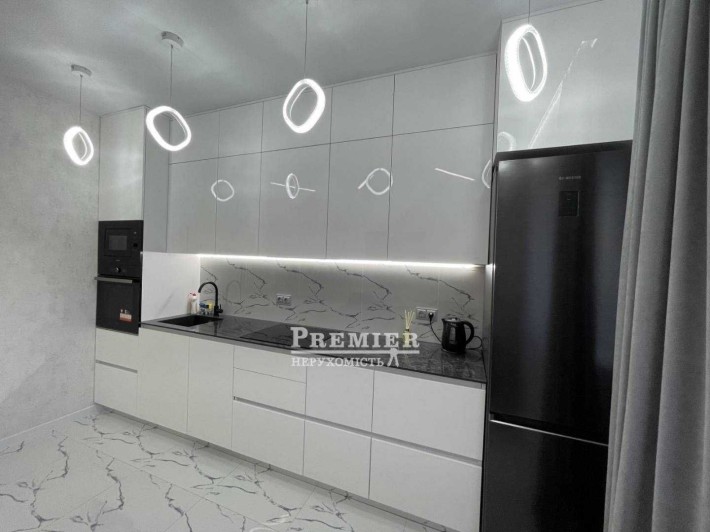 3 комнатная квартира 89 м2 с Ремонтом Мебель Техника Кадор Аркадия - фото 1
