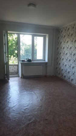 Продаю срочно с выездом 3комн.кв Садовая,  2этаж,под ремонт, пустая, - фото 1
