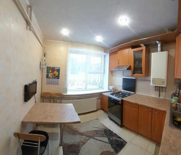 Продаємо простору 2-кімнатну квартиру з якісним капітальним ремонтом - фото 1