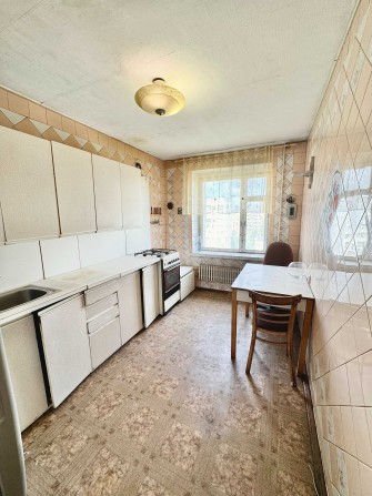 Продам 3к кирпичную улучшенку, м.Левада 1 мин пешком. Сертификат+ - фото 1