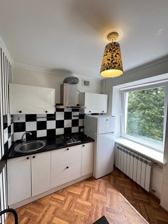 Продам 1 квартиру ул. 23 августа д.46, метро 5 минут - фото 1